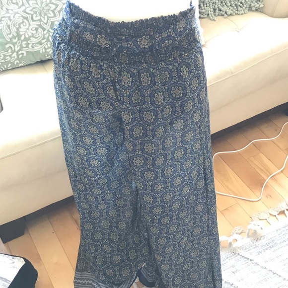 Wide Leg Patterned Pants - Picture 3 of 3